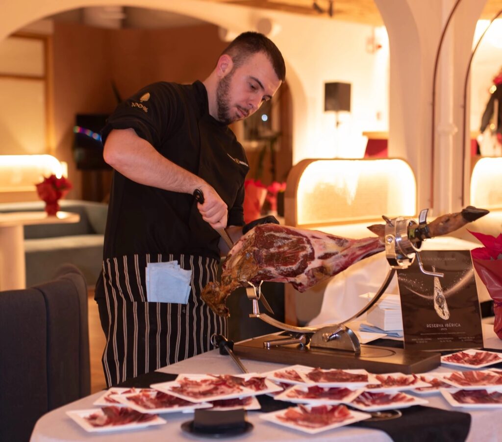 Corte manual de Jamón Ibérico en Hoteles. Especialistas en catering